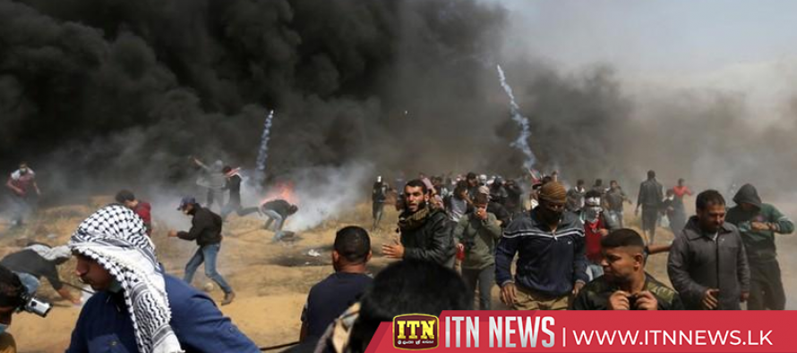 Israeli troops kill one Palestinian, wound more than 200 at Gaza border protests